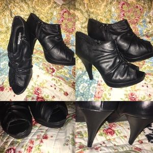 Black Unlisted Peep Toe Heels 👠 🖤